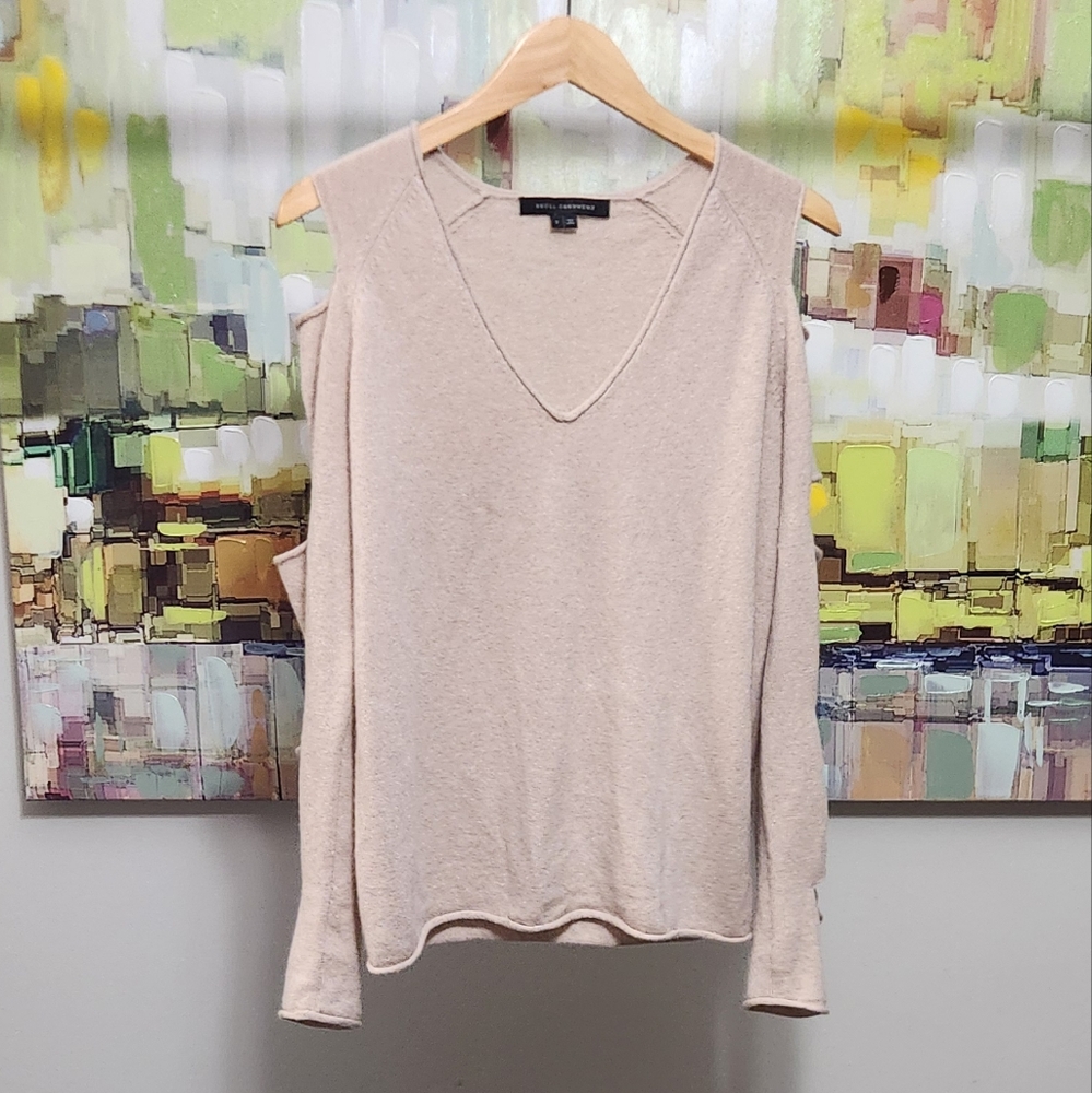 Skull Cashmere Tyrone Cur-out V-Neck‎ Sweater in Dusty Pink